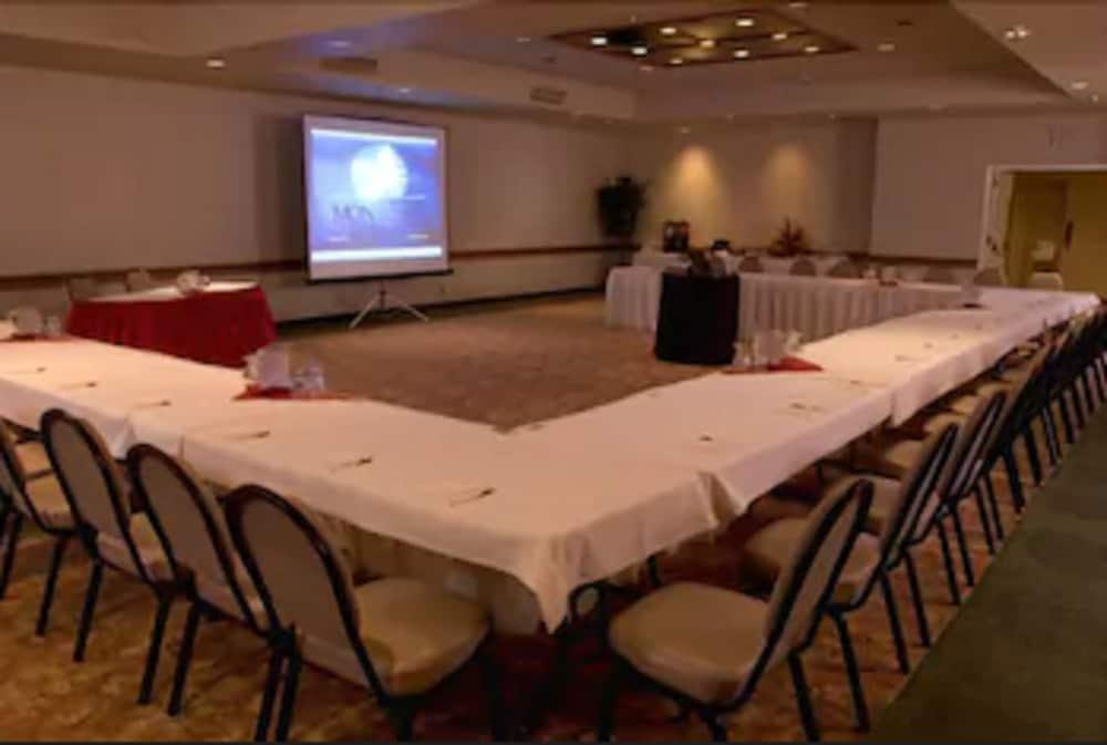 קלקאמאס Monarch Hotel & Conference Center מראה חיצוני תמונה